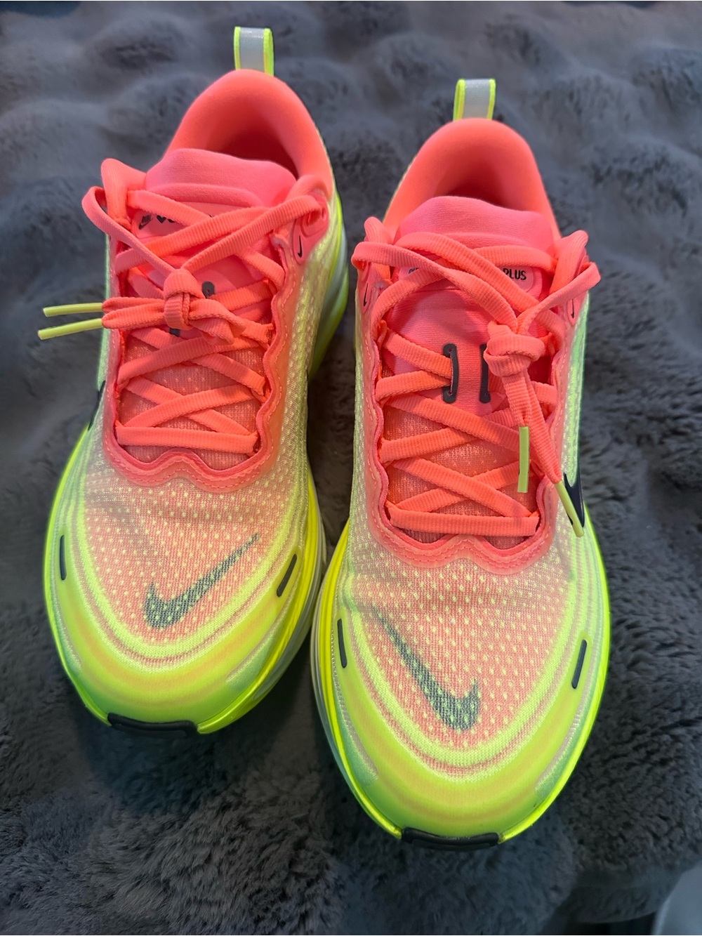 New Nike VOMERO PLUS Mango
Road Running, Walking - Picture 6 of 8